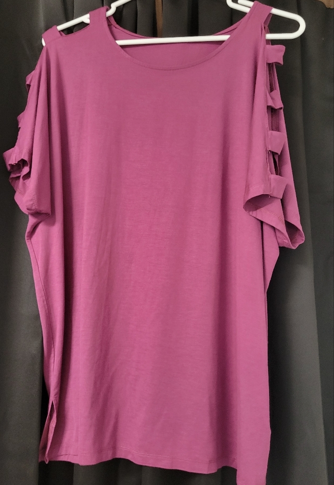 Eggplant top with peekaboo arm